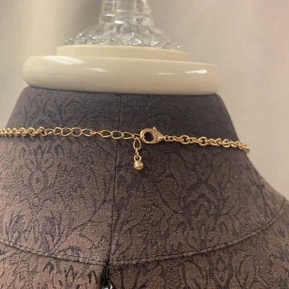 Beautiful gold necklace in great condition - Picture 2 of 2